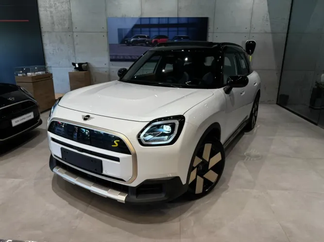 Mini Cooper Country. SE All4 TOP (elétrico) 2025