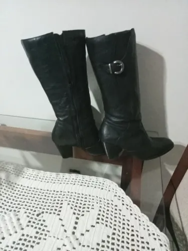 Linda Bota cano alto,preta tamanho 35, couro pelica, forrada