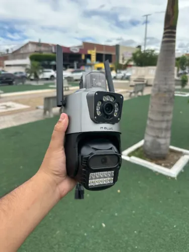 Câmera de Segurança WiFi 8MP 4K Dupla Lente | Sirene + Zoom + App