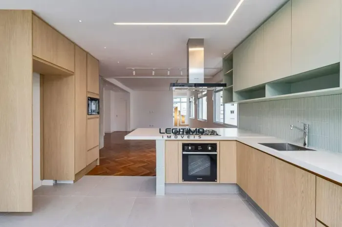 Apartamento à Venda em Higienópolis, 3 Dormitórios, 1 Suíte com Playground e Próximo ao Me