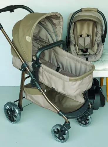 Carrinho de bebê e bebê conforto com base Galzerano SEMI NOVO