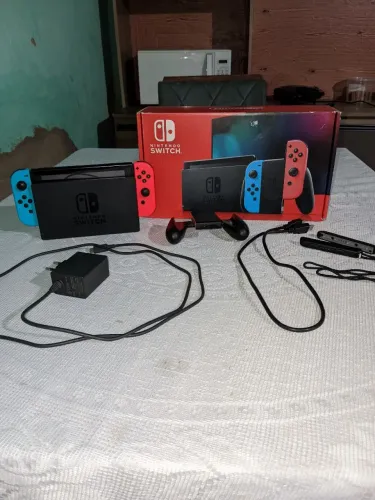 VENDO NINTENDO SWITCH V2 COM JOGO