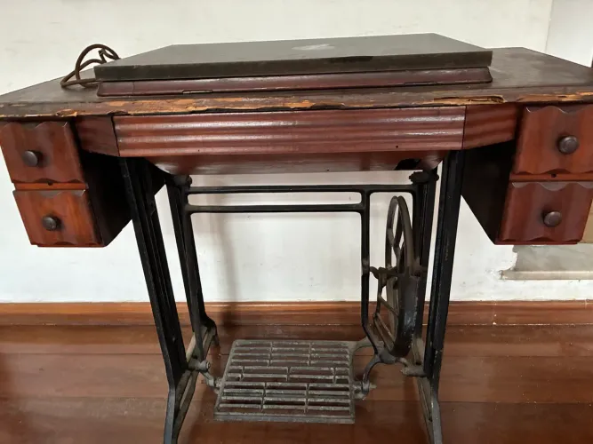 Máquina de costura completa