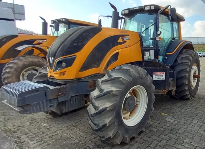 Trator Valtra BH224 ano 2024, 4x4, com 980 horas e ar condicionado, em SP