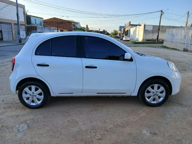 Nissan March SV 1.6 16V Flex Fuel 2013