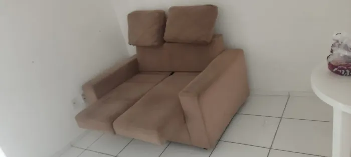 Vende- se sofá de 2 lugares, baixei para 350 ,tem conversa ,venha no privado 