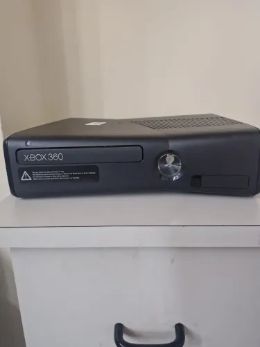 Xbox 360 Super Slim - Excelente Estado | Pronto para Jogar