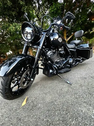 Vendo Road King Special ano 2022 Baixo Km Vários acessórios