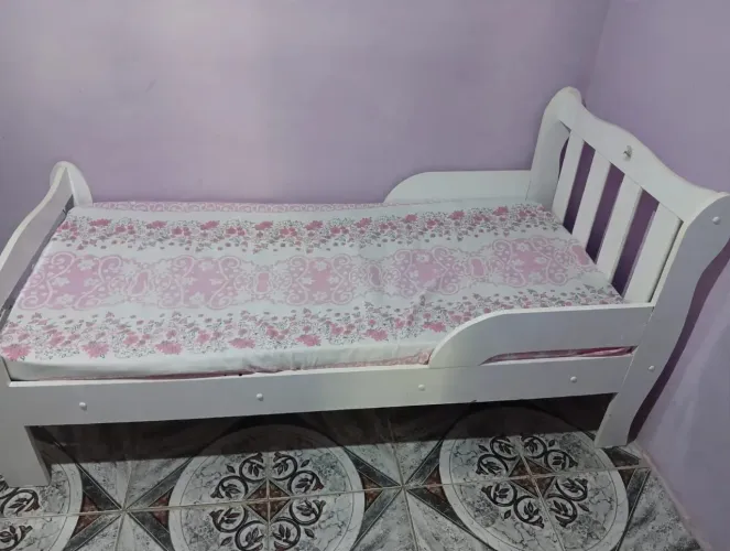 Mini cama menina com colchão pra vender logo