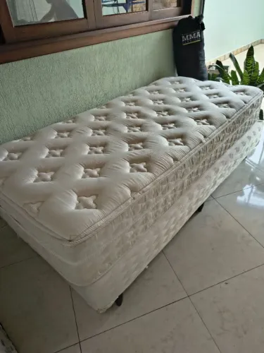 Cama/colchão de solteiro