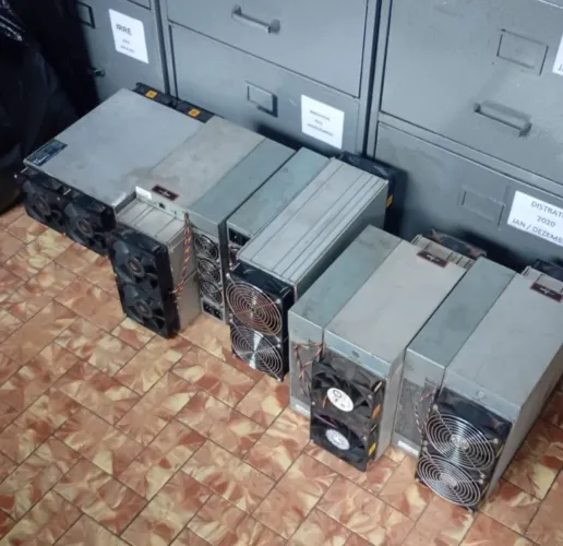 Mineradora de Bitcoin Antminer S19 95th/s