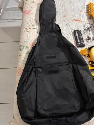 Guitarra elétrica, amplificador,fones de retorno, capa,correia