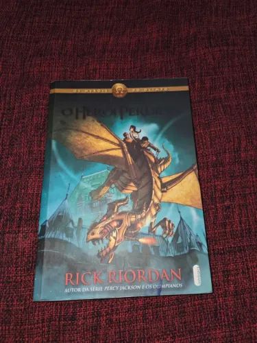 Livros de percy jackson (cada um a 30 reais)