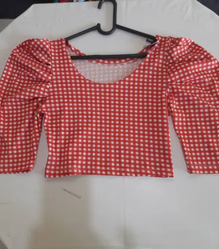 Blusa vermelha quadriculada