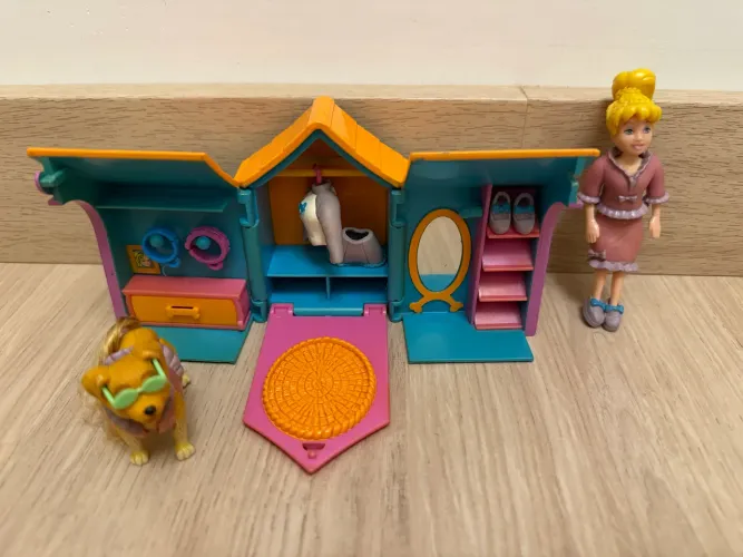 Casinha de Pet / Closet Portátil Polly Pocket (Com Avarias / Incompleto), anos 2000.