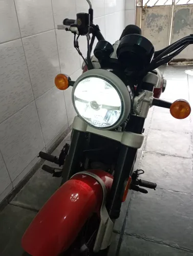 Vendo linda moto 650 cilindrada 