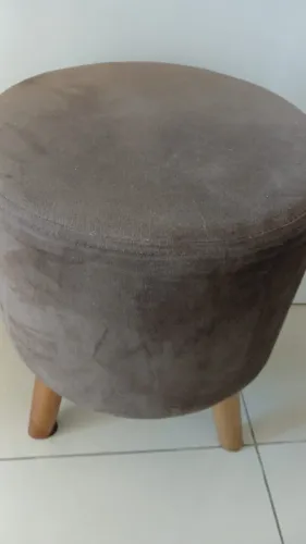 2 Pufs novos tecido suede/veludo pés em madeira  