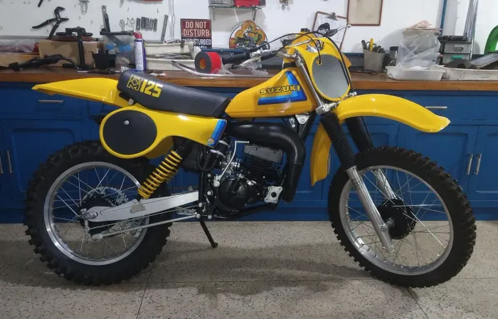 Suzuki RM 125 N 1979 - Motocross clássica 