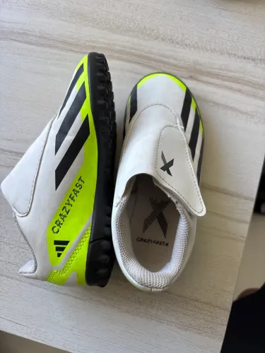 Chuteira adidas