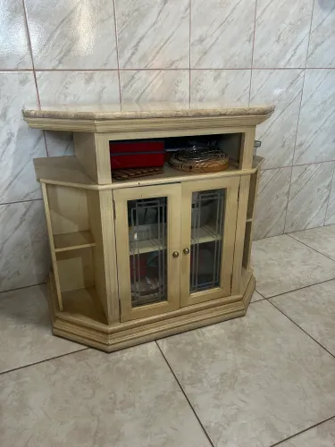 Buffet ou rack com tampo de mármore 