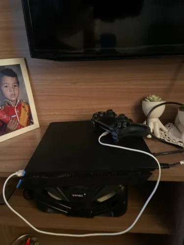 PS4 em Perfeito Estado + Brinde (Preço para Sair Hoje)