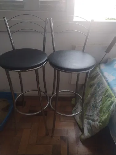 Banquetas altas...estofado preto e cromado