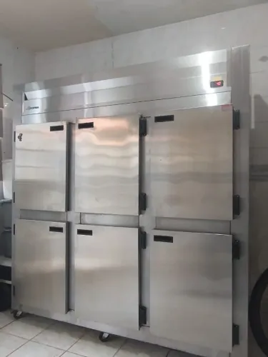 Geladeira Industrial<br>Voltagem 220 v