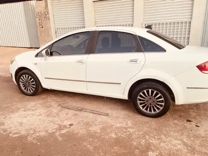 Fiat Linea Essence 1.8 Flex 16V 4P 2015