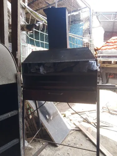 Churrasqueira para espetinho.