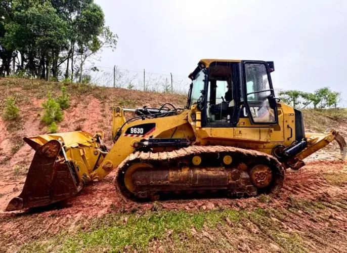 Vendo Trator Esteira Carregadeira Cat 963D 2015 apenas 4mil horas em Curitiba Caterpilar