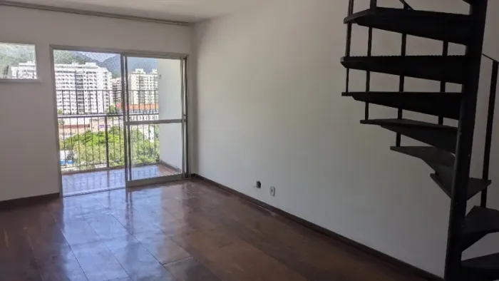 Linda cobertura duplex 2 quartos 168 metros na Tijuca próxima ao Metrô
