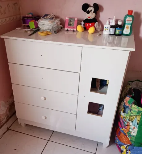 Vendo cômoda e berço americano 
