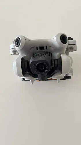 Drone DJI Mini 4 Pro Fly More Combo com câmera 4K cinza 3 baterias (Com Tela)