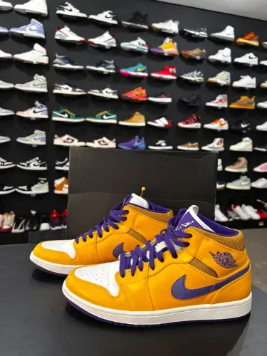 AIR JORDAN 1 MID "LAKERS"