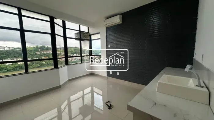 Sala Comercial à Venda no Centro de Barra Mansa!