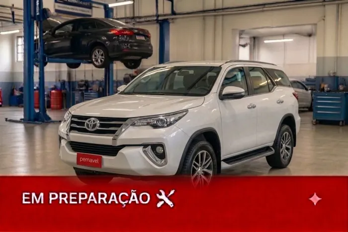 Toyota Hilux SW4 SRX 4X4 2.8 TDI 16V Dies. Aut. 2017