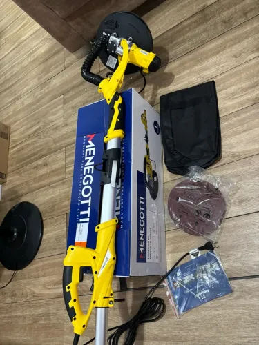 Lixadeira de Parede Menegotti 710W 220V Braço Extensível até 1,8m, Sucção de Pó