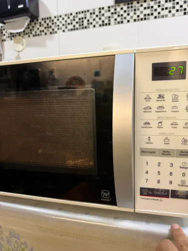 Micro-ondas LG MS2355R 23L - excelente estado