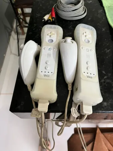 Nintendo wii branco - Completo com 2 controles