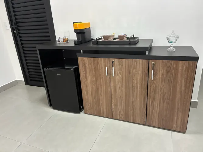 Armário 3 portas mais vão para frigobar 