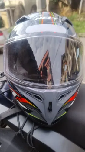 Capacete top
