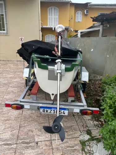 Vendo barco de fibra