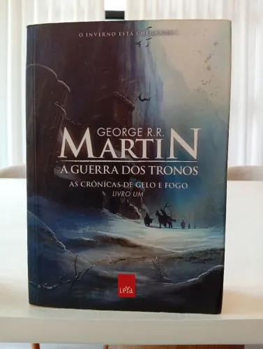 A Guerra dos tronos . Livro de Martin