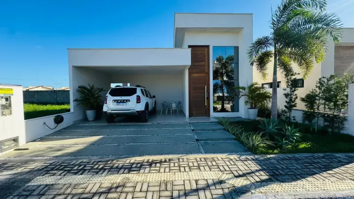 Casa e Terrenos em Parnamirim - 3/4 - Duas Suítes - 112m² - Churrasqueira - Terrenos à Ven