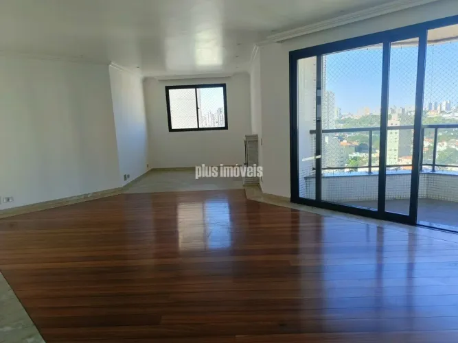 Exelente oportunidade para morar bem no melhor do bairro da Aclimação.