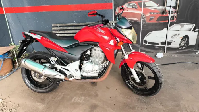 Honda CB 300R 2015 Vermelha - Raridade, Muito Conservada!<br>