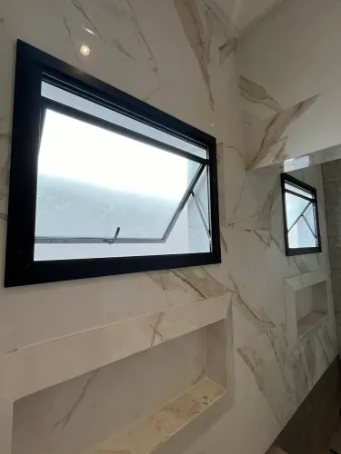 400$ Janela max-ar de banheiro 50 x 40