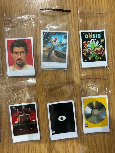 Kit com 12 ímãs Bad Bunny
