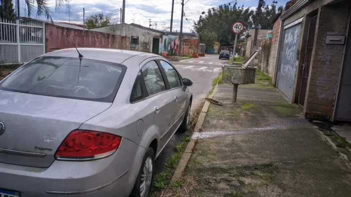 Fiat Linea Essence 1.8 Flex 16V 4P 2013