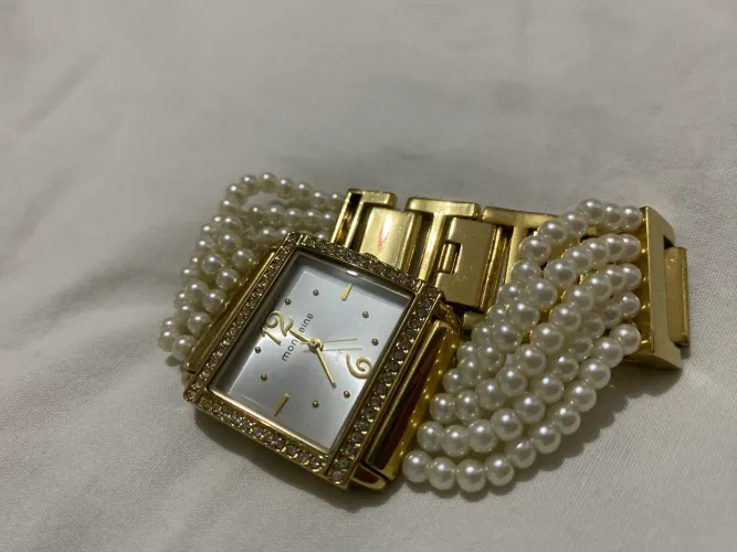 Relógio de grife mondaine pérolas e banho 18k novíssimo 450 reais lindo presente